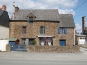 Ferme, actuellement maison, 27 rue de Rennes (Pleugueneuc)