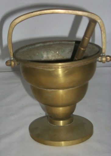 Seau à eau bénite, goupillon