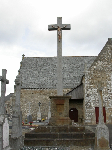 Croix de cimetière, place de l'Eglise (La Baussaine)