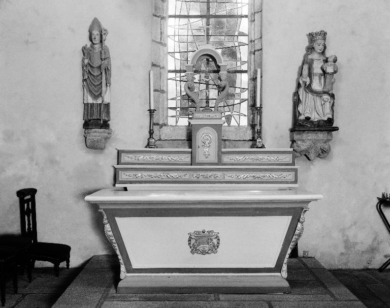 Ensemble du maître-autel : autel, 2 gradins d'autel, tabernacle, exposition, chapelle Notre-Dame, Kerzéan (Plouescat)