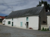 Alignement de maisons, la Bougnais (Bains-sur-Oust)