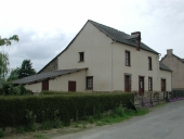 Maison à boutique, Neuville, 5 rue du Champ Beaumanoir (Andouillé-Neuville)