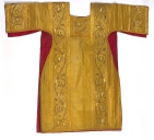 Ornement doré 6 : 2 dalmatiques, étole, 2 manipules