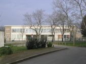 Groupe scolaire Brizeux, 23, 25, 27 rue du 65e R.I. (Vannes)