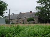 Alignement de maisons, la Prise du Cannée (Paimpont)