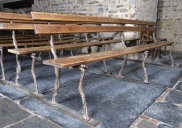 Ensemble de 32 bancs de fidèles