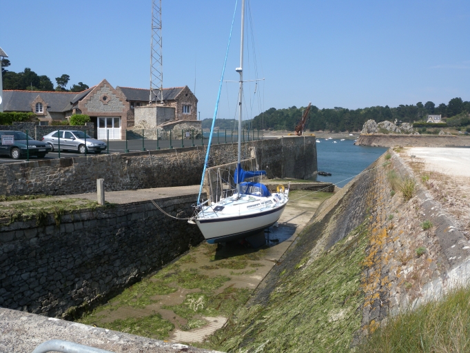 Cale et bassin de carénage, port (Lézardrieux)