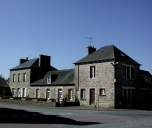 Les écoles et mairie sur la commune de Planguenoual (fusionnée en Lamballe-Armor en 2019)