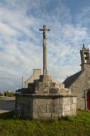 Croix monumentale près de la chapelle Saint-Yves, Kerguidy (Plogoff)