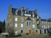 Mairie, écoles, hôpitaux et jardins sur la commune de Meillac