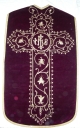 Ornement rouge 1 : chasuble, voile de calice, étole et bourse de corporal