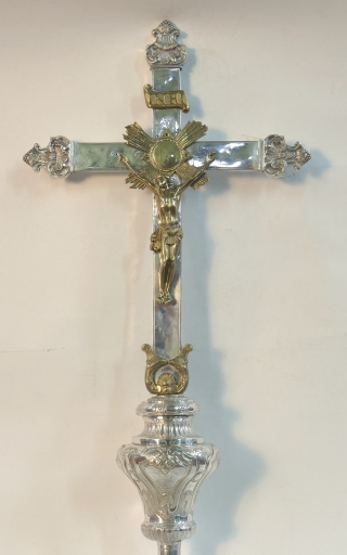 Croix de procession et hampe de procession