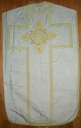 Ornement blanc 3 : chasuble, étole, manipule et voile de calice