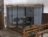 Clôture des fonts baptismaux