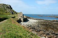 Mur d'enceinte de la caserne, Ile aux Moines, près de la caserne, les Sept-Iles (Perros-Guirec)