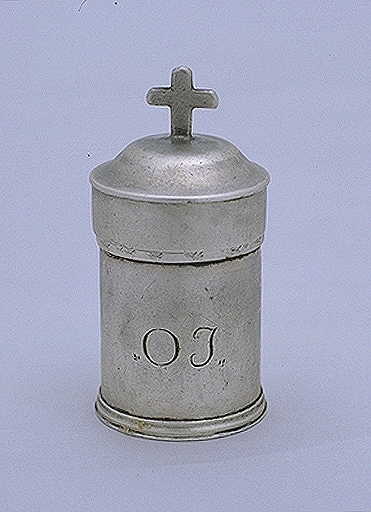 Réserve à huile des malades