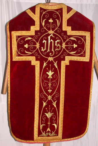 Ornement rouge 4 : chasuble