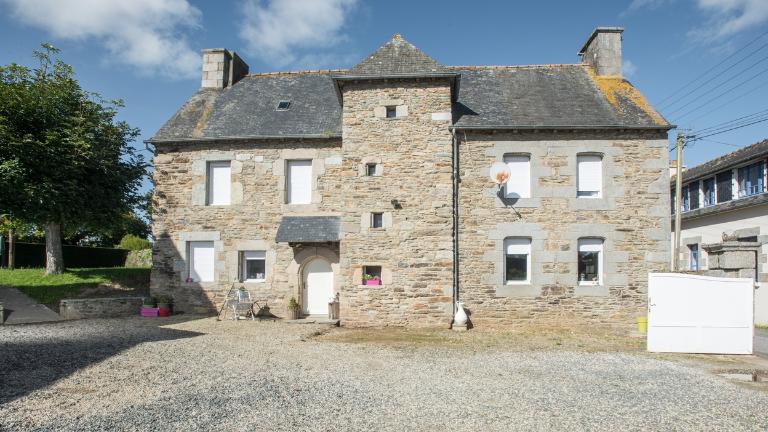 Presbytère, 2 rue du Presbytère (Lanmérin)