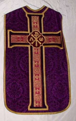 Ornement violet 2 : chasuble