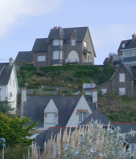 Maison, rue du Belvédère ; rue du Pré de Saint-Maur, Trestrignel (Perros-Guirec)