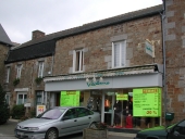 Maison à boutique, 15 place de la Mairie (Sens-de-Bretagne)