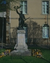 Monument aux morts de la guerre de 1914-1918 et de la guerre de 1939-1945, place du Général de Gaulle (Dol-de-Bretagne)