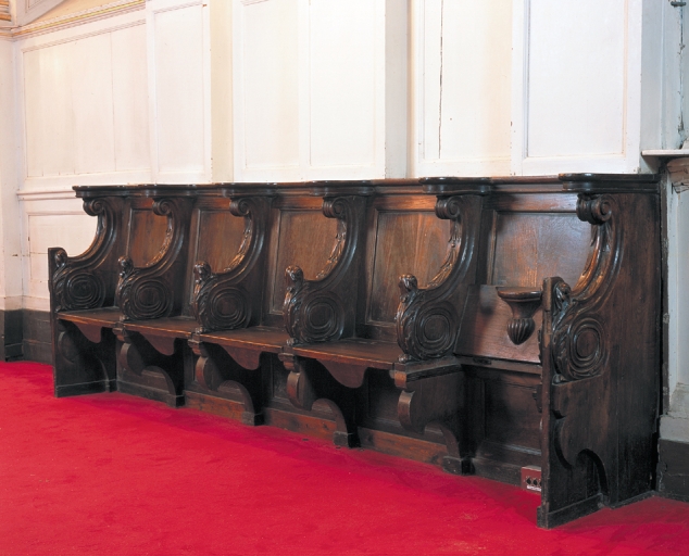 Ensemble de 9 stalles (5+4) (Lanhélin fusionnée en Mesnil-Roc'h en 2019)