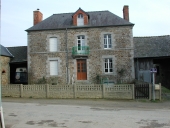 Ferme, 2 rue du Stade (Dourdain)
