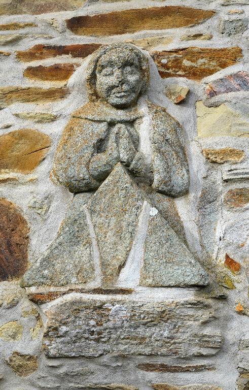 Ancien logis de ferme, Porz Ru : statue de Saint Yves (Langoat)