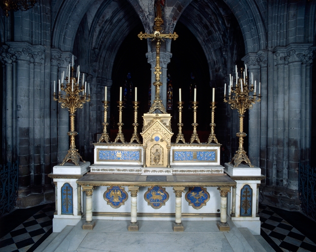 Ensemble du maître-autel (autel, tabernacle, gradin d'autel, 3 degrés d'autel)