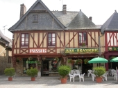 Maison à porche, 8 rue d'Anjou (La Guerche-de-Bretagne)