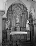 Autels (2), tabernacles (2), retables (2) gradins d'autel (2) (autel secondaire, tabernacle à ailes, retable architecturé), style néo-roman, du Sacré Coeur, de la Vierge, église paroissiale Saint-Eloi (Saint-M'Hervé)