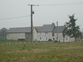 Alignement de maisons, actuellement ferme, la Besnardais (Tinténiac)