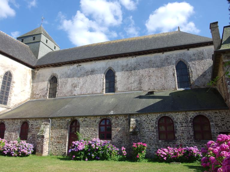 Abbaye de chanoines réguliers de Saint Augustin, actuellement église paroissiale Notre Dame, presbytère et mairie (Paimpont)