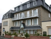 Hôtel de voyageurs, actuellement immeuble à logements, 120 rue des Plages ; rue de Kerwenet, le Peillet (Trébeurden)