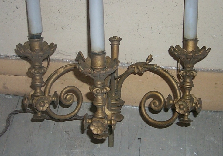 Paire 1 de luminaires d'applique d'église