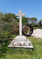 Croix monumentales (2) dites de Quillivic (Cléden-Cap-Sizun)
