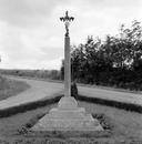 Croix monumentale, Locmilbrit (Plomodiern)