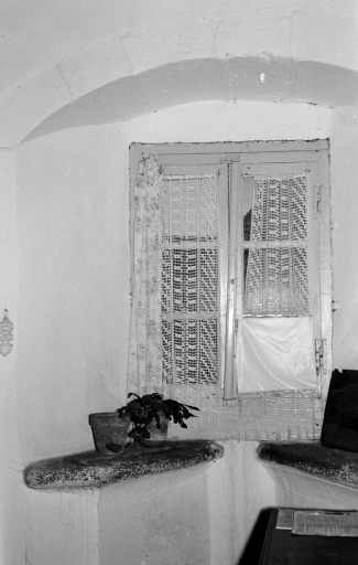 Maison dite Ty Bras, 2 place de l'Eglise (Trégastel)