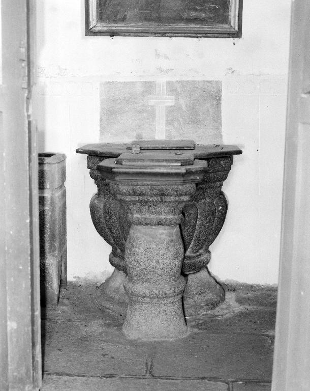Fonts baptismaux 1, église paroissiale Sainte-Édiltrude (Tréflez)