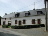 Alignement de maisons, Neuville, 2 rue de Gilbert (Andouillé-Neuville)