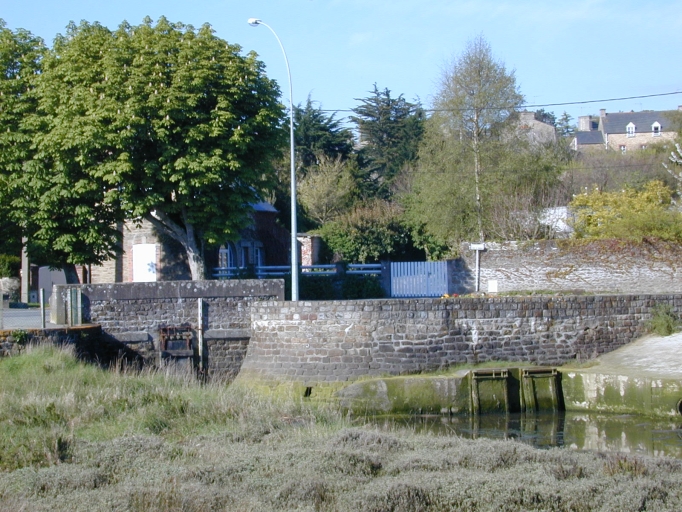 Digue, rue Victor Renaud (Saint-Lunaire)