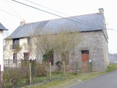 Alignement de deux maisons, l'Epine (Ercé-près-Liffré)