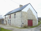 Alignement d'une maison et d'une ferme, le Bois Edelin (Ercé-près-Liffré)