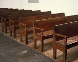 Ensemble de 32 bancs d'église