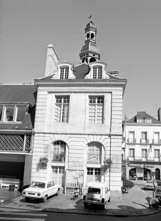 Hôtel de ville, place de la République (Auray)