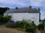 Maison, au bout de la rue de la Corderie (Etel)