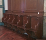 Ensemble de 2x6 fausses stalles et d'un lambris de demi-revêtement