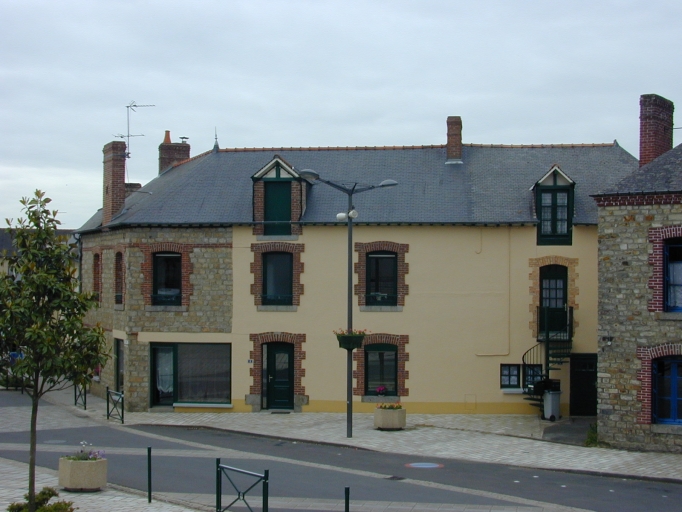 Maison à boutique, 4 et 6 place de l'Eglise (Chevaigné)