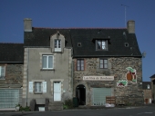 Maison, place de l'église (Guipry fusionnée en Guipry-Messac en 2016)